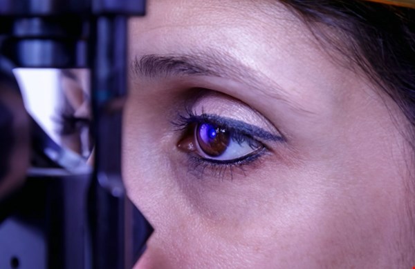 Waarom steeds meer vrouwen kiezen voor ooglaseren en gemak zonder bril